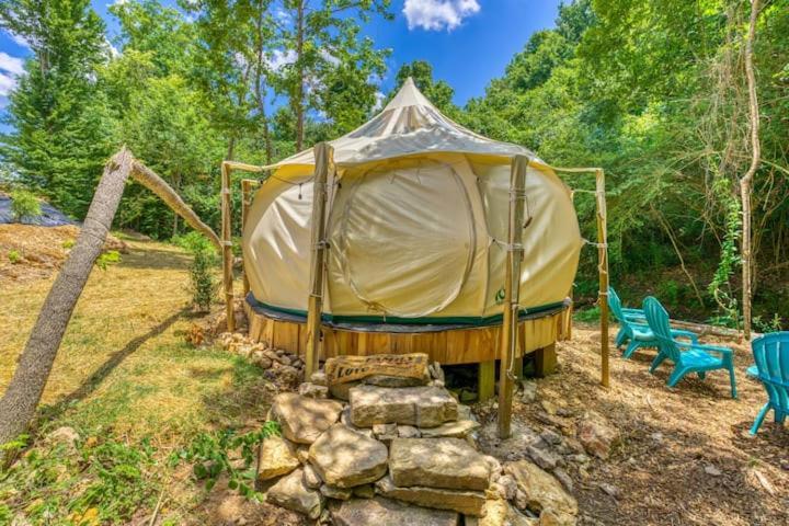 The Aries-A Stargazing, Luxury Glamping Tent Rogersville Buitenkant foto