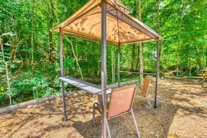 The Aries-A Stargazing, Luxury Glamping Tent Rogersville Buitenkant foto